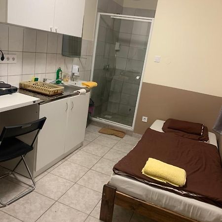 Center Panzio Lägenhet Vecsés Exteriör bild