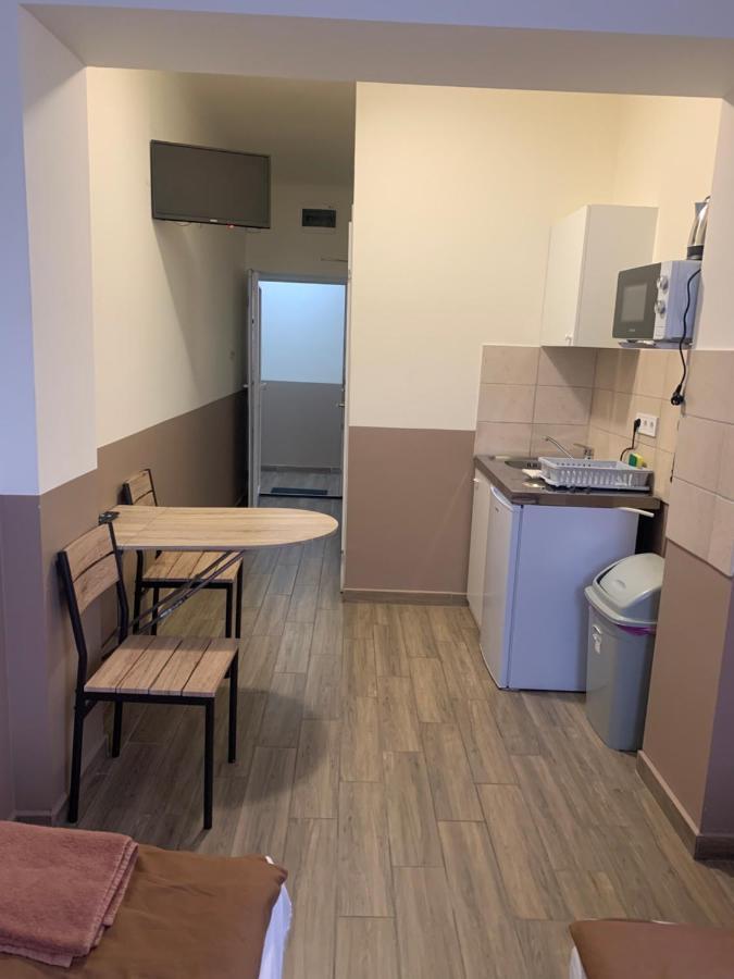 Center Panzio Lägenhet Vecsés Exteriör bild